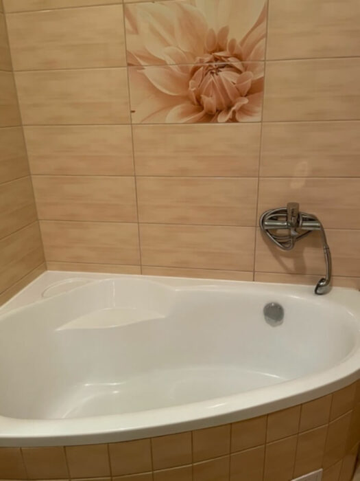 viragos furdoszoba fal