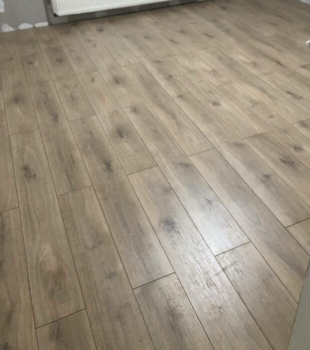 szoba burkolat laminalt parkettabol